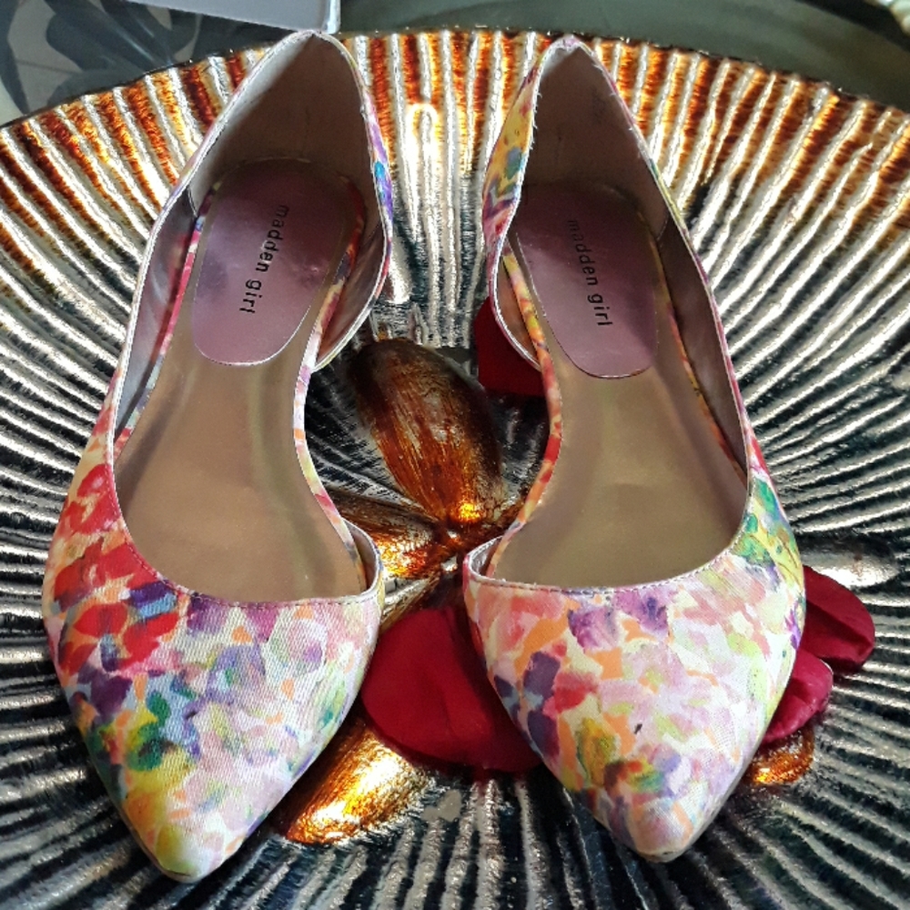 MADEN GIRL EEZY FLATS WOMENS SZ 10